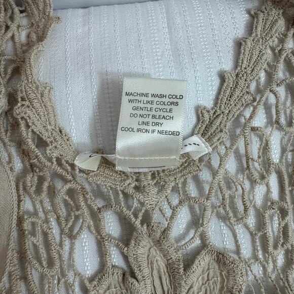 CHARLOTTE RUSSE Boho Crochet Vest Lace Back Ruffle Hem Womens Large Beige Layer - Picture 8 of 8